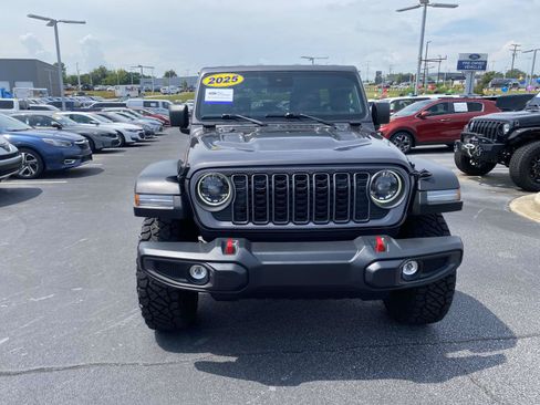 Used 2025 Jeep Wrangler Unlimited Rubicon AWD/4WD image 2