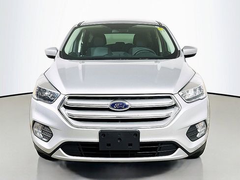 Used 2019 Ford Escape SE image 2