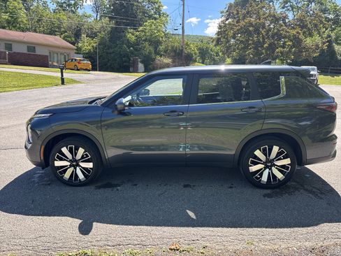 Used 2025 Mitsubishi Outlander SE AWD/4WD image 7
