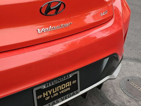 Used 2019 Hyundai Veloster Turbo FWD image 11