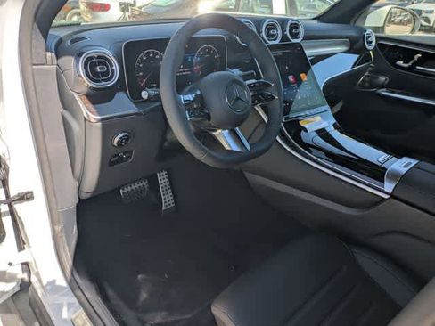 Used 2026 Mercedes-Benz GLC 300 image 2