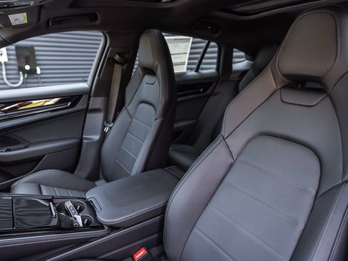 Used 2025 Porsche Panamera image 5