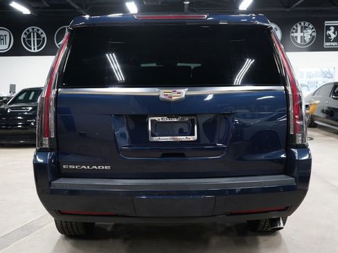 Used 2020 Cadillac Escalade Premium Luxury RWD image 4