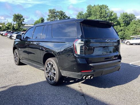 Used 2025 Chevrolet Suburban RST w/ Comfort Package RWD image 3