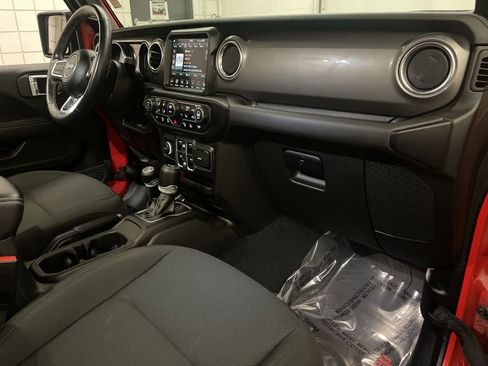 Used 2022 Jeep Wrangler Unlimited Sahara w/ Cold Weather Group image 23