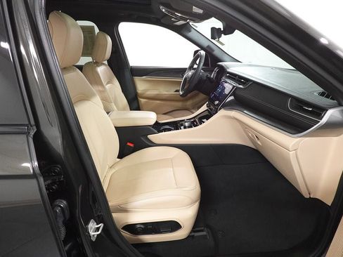 Used 2023 Jeep Grand Cherokee L Limited w/ Luxury Tech Group II AWD/4WD image 35