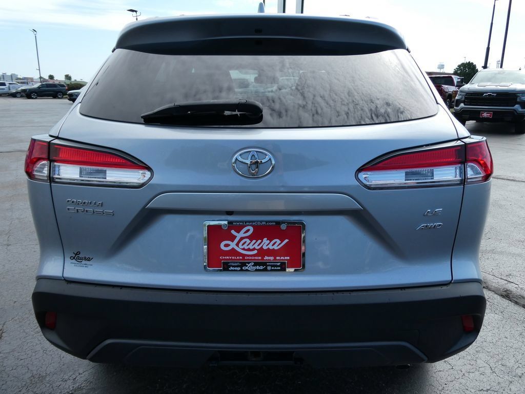 Used 2022 Toyota Corolla Cross LE AWD/4WD image 5