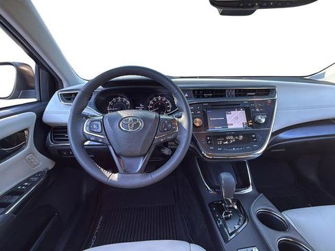Used 2018 Toyota Avalon XLE Premium image 16