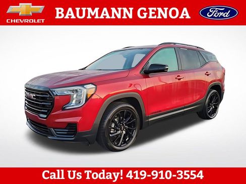Used 2024 GMC Terrain SLE w/ Driver Convenience Package FWD image 13