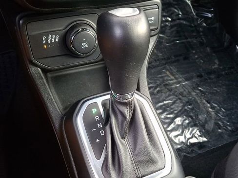 Used 2023 Jeep Renegade Latitude image 14