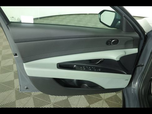 Used 2025 Hyundai Elantra Limited FWD image 22