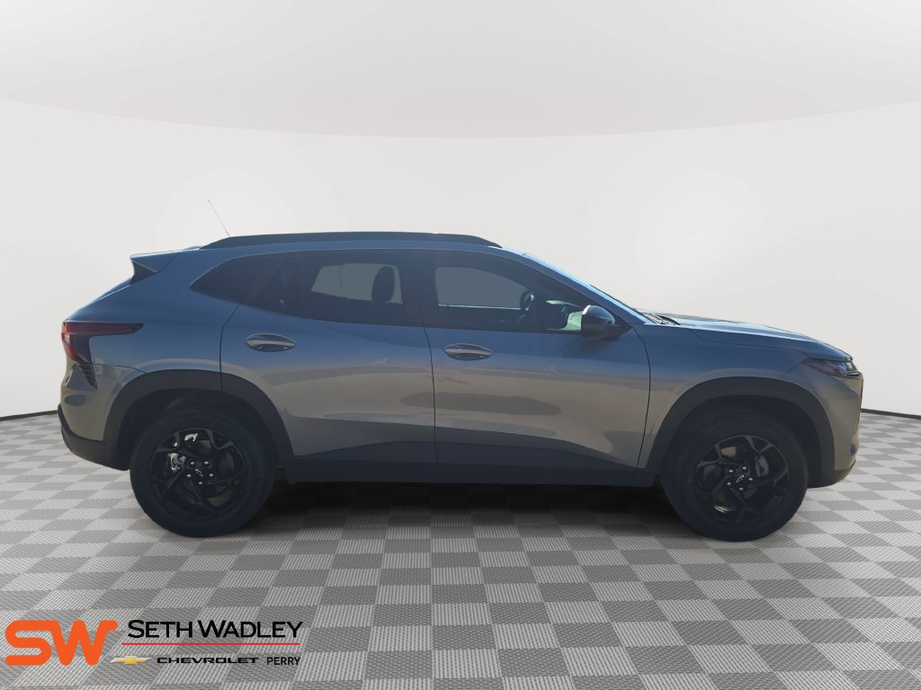 New 2026 Chevrolet Trax LT w/ Midnight Edition FWD image 8