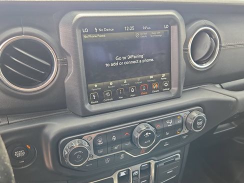 Used 2021 Jeep Gladiator Overland AWD/4WD image 12