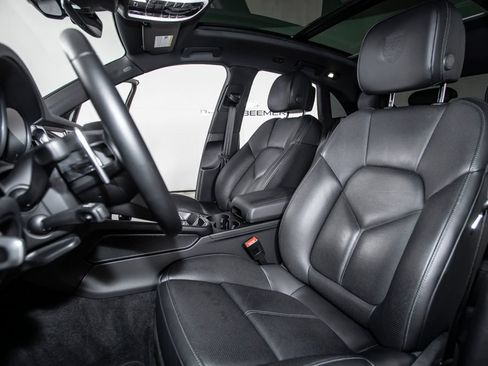Used 2024 Porsche Macan AWD/4WD image 13