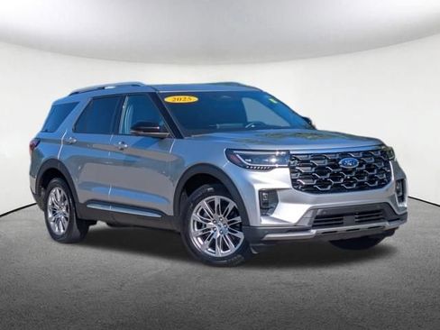Used 2025 Ford Explorer Platinum AWD/4WD image 2