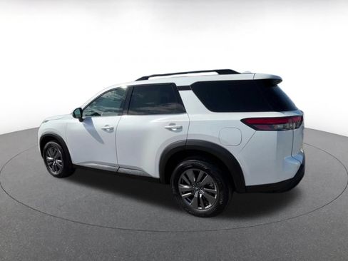 Used 2025 Nissan Pathfinder SV AWD/4WD image 8