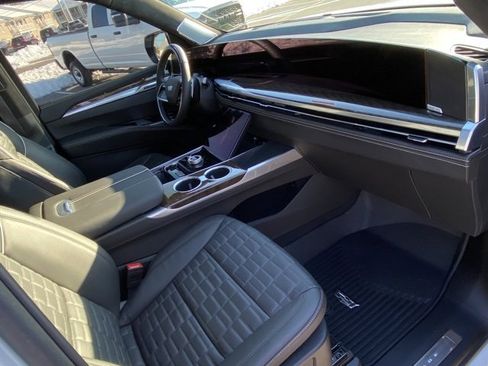 Used 2025 Cadillac Escalade ESV Sport Platinum w/ LPO, ONYX Package image 23