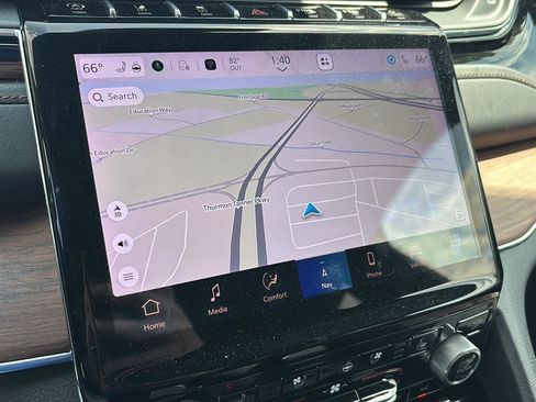 Used 2024 Jeep Grand Cherokee Summit w/ Luxury Tech Group V AWD/4WD image 12