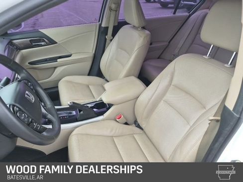 Used 2017 Honda Accord Touring image 13