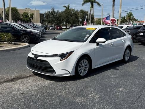 Used 2024 Toyota Corolla LE w/ LE Convenience Package FWD image 3