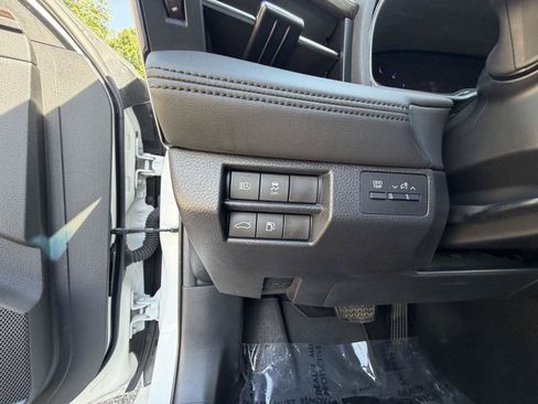 Used 2021 Toyota Avalon XLE FWD image 16
