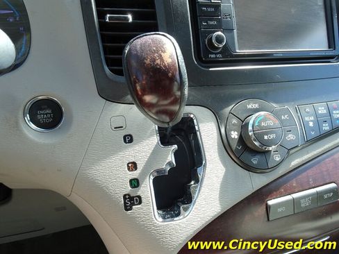 Used 2014 Toyota Sienna XLE FWD image 26