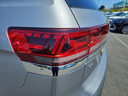 Certified 2024 Volkswagen Atlas SE FWD image 36