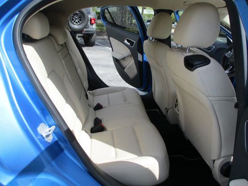 Used 2016 Mercedes-Benz GLA 250 4MATIC image 27
