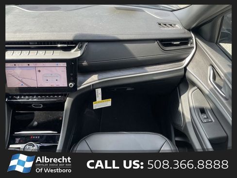 New 2026 Jeep Grand Cherokee Limited AWD/4WD image 17