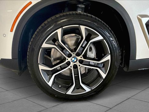 Certified 2026 BMW X5 xDrive40i w/ Premium Package AWD/4WD image 11