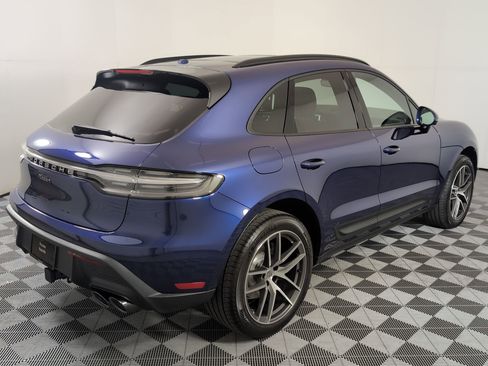 Certified 2025 Porsche Macan image 8