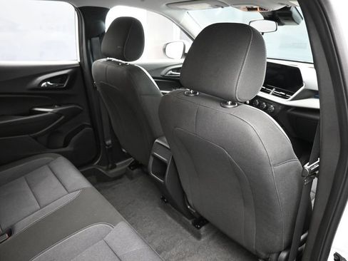 Used 2025 Chevrolet Trax LS w/ LS Convenience Package FWD image 41
