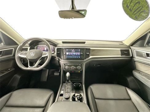 Used 2022 Volkswagen Atlas SE image 3