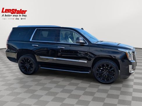 Used 2020 Cadillac Escalade Premium Luxury AWD/4WD image 6