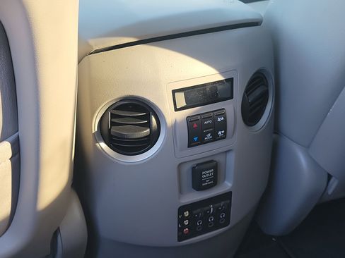 Used 2015 Honda Pilot Touring image 12