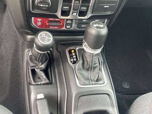 Used 2026 Jeep Wrangler Unlimited Rubicon AWD/4WD image 16