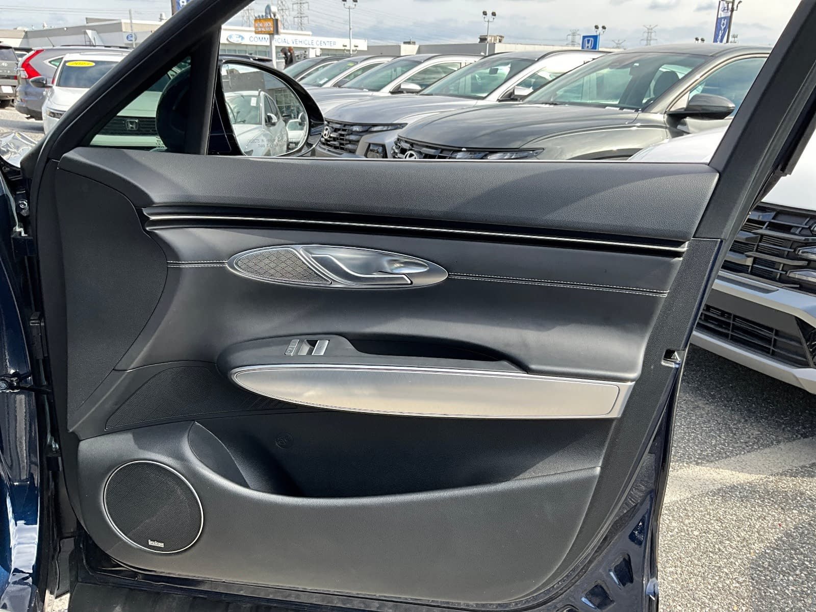 Used 2022 Genesis GV70 2.5T w/ Select Package AWD/4WD image 22