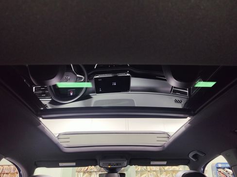 Used 2025 Volkswagen Atlas Cross Sport SEL R-Line image 6