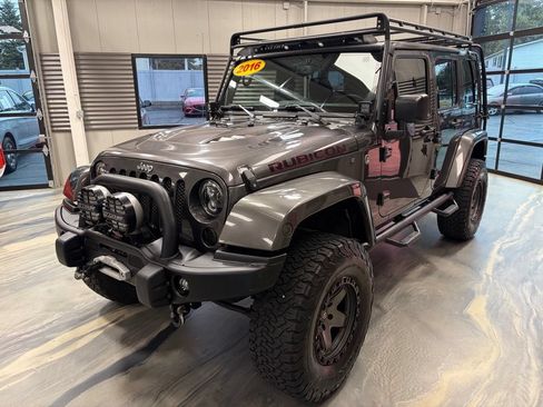 Used 2016 Jeep Wrangler Unlimited Rubicon w/ Connectivity Group AWD/4WD image 4