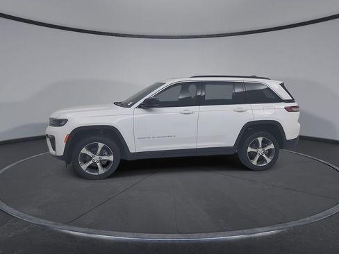New 2026 Jeep Grand Cherokee Limited w/ Luxury Tech Group II AWD/4WD image 8