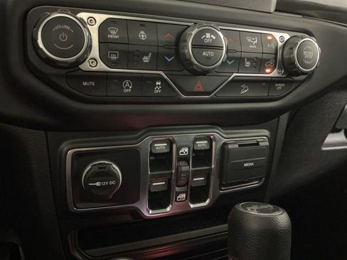 Used 2019 Jeep Wrangler Unlimited Sport image 15