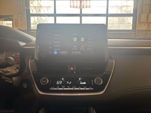 Used 2025 Toyota Corolla Cross LE image 18