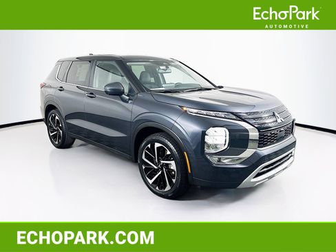 Used 2024 Mitsubishi Outlander SE image 1