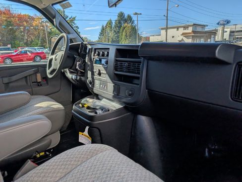 New 2025 Chevrolet Express 3500 WT image 13
