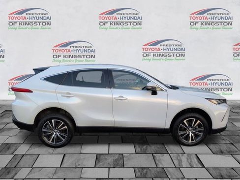 Certified 2023 Toyota Venza LE image 2