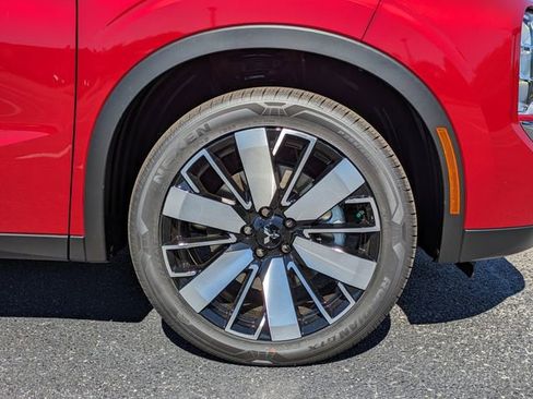 New 2025 Mitsubishi Outlander SE image 11