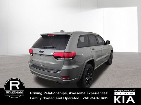 Used 2022 Jeep Grand Cherokee Laredo X image 7
