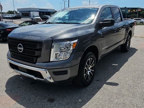 Used 2023 Nissan Titan SV AWD/4WD image 3