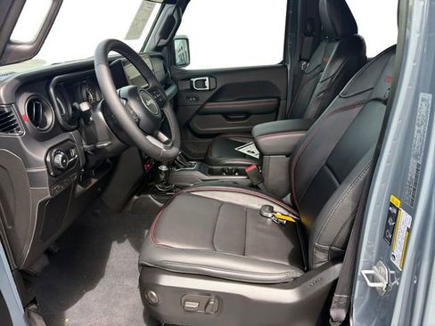 Used 2025 Jeep Wrangler Unlimited Rubicon image 10