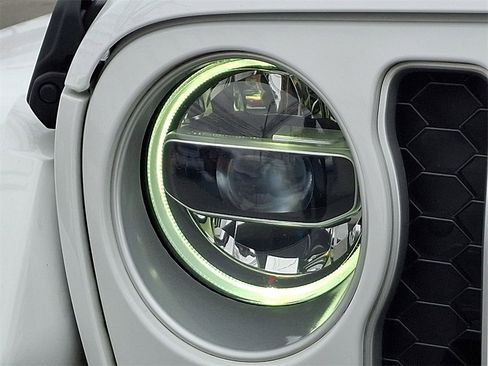 Used 2022 Jeep Wrangler Unlimited Sahara image 11